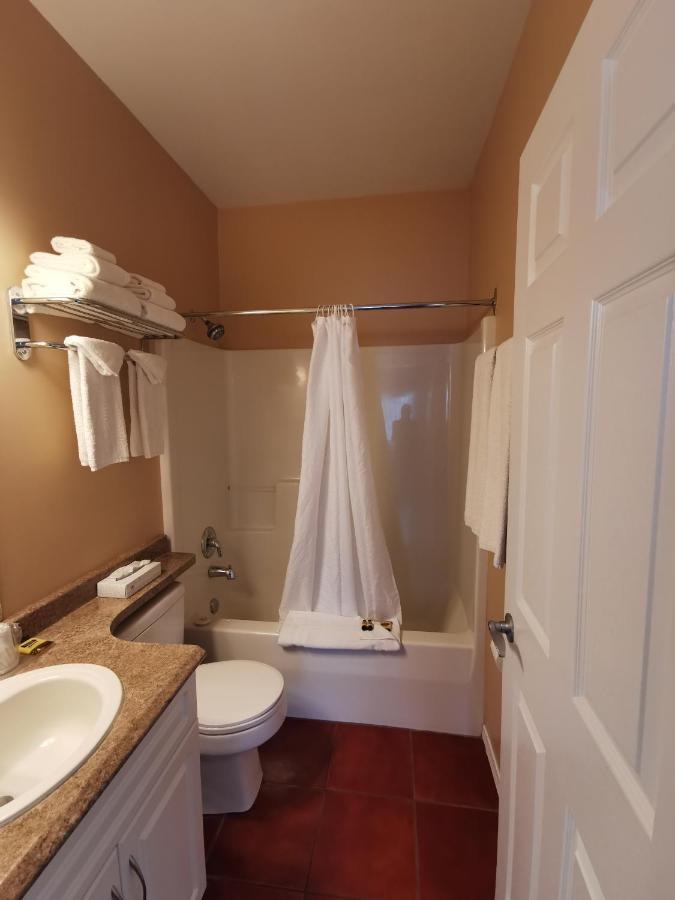 Sandy Beach Suites Osoyoos Εξωτερικό φωτογραφία