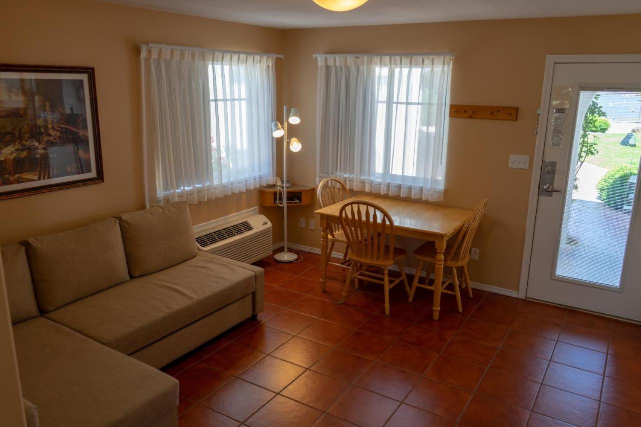 Sandy Beach Suites Osoyoos Εξωτερικό φωτογραφία
