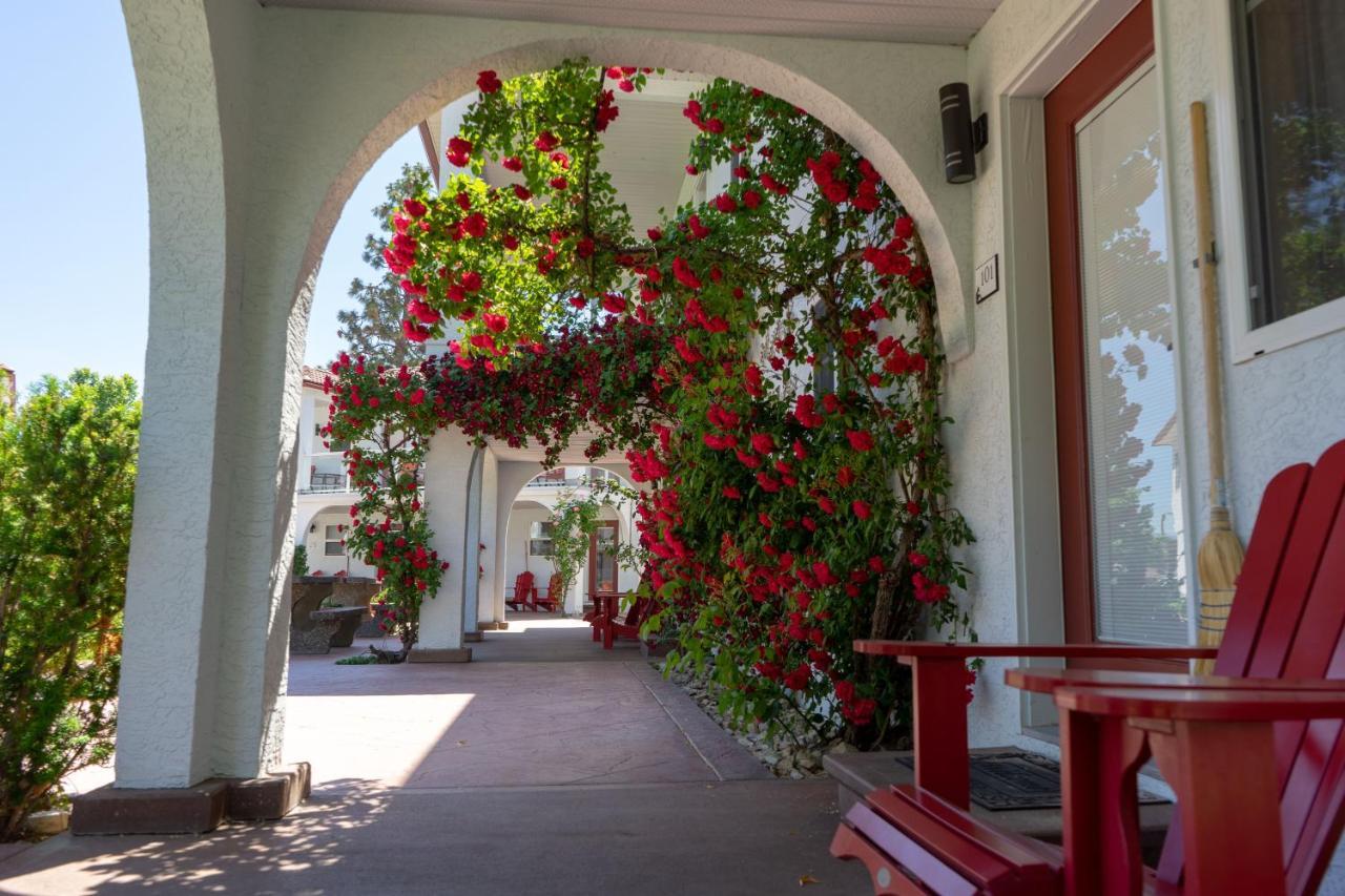 Sandy Beach Suites Osoyoos Εξωτερικό φωτογραφία